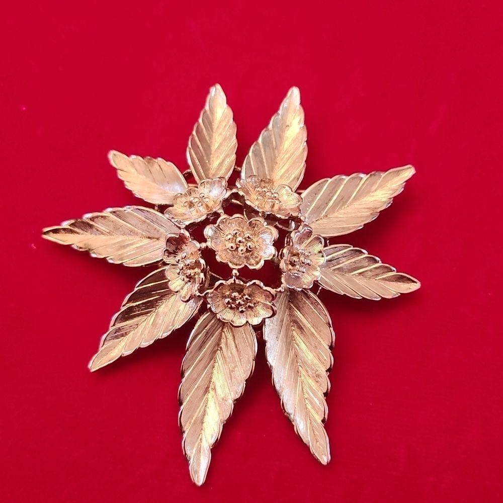 Vintage Signed Monet Silver Plated Flower Brooch Pin